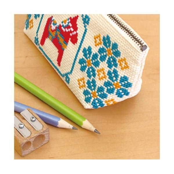 画像3: ≪オリムパス手芸≫刺しゅうキットペンケース ダーラナホース【半仕立て済み】 (3)