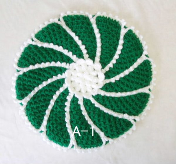 画像1: 円座手編みクッション≪ベルクリ≫Ａ－１緑×白 (1)